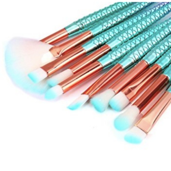 11 Piece Mermaid Makeup Brush Set - Picture 4 of 6